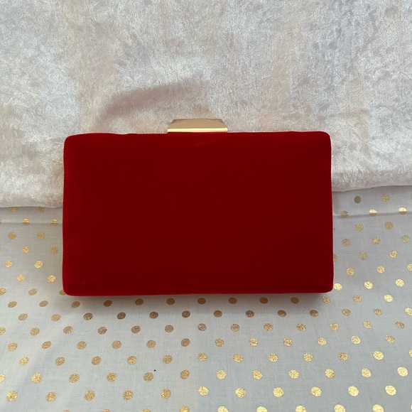 Red velvet clutch - Picture 2 of 2